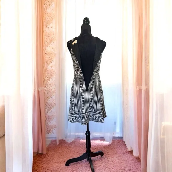 Like New Loft Dress - Picture 3 of 9